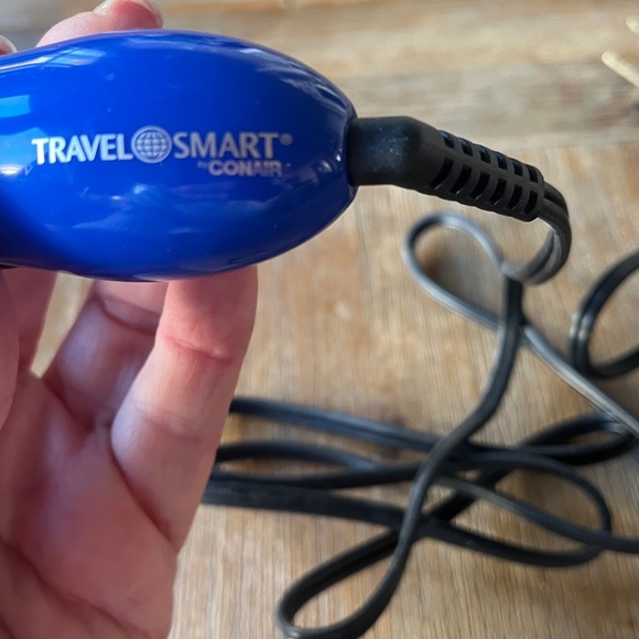 Travel hairdryer, and curling iron - Picture 6 of 8